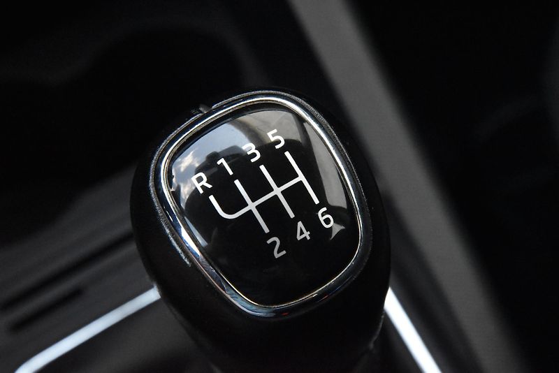 Škoda Fabia 1.0 TSi 6st 81 kW STYLE,DKLIMA - fotka 40 z 55