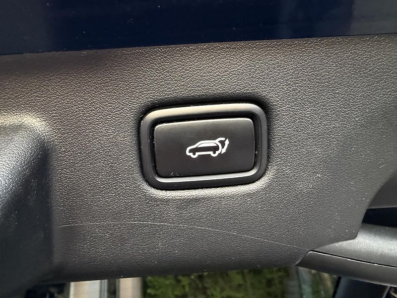 Kia EV6 (2023) PREMIUM-PLUS-AWD-SOH 96%-TOP - fotka 17 z 32