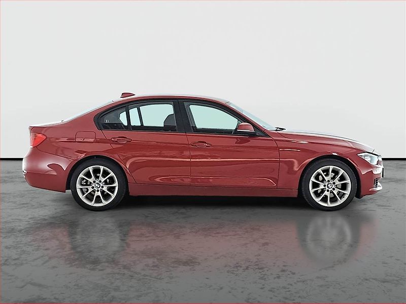 BMW Řada 3 (2013) 325 d, Navi, Xenony - fotka 6 z 20