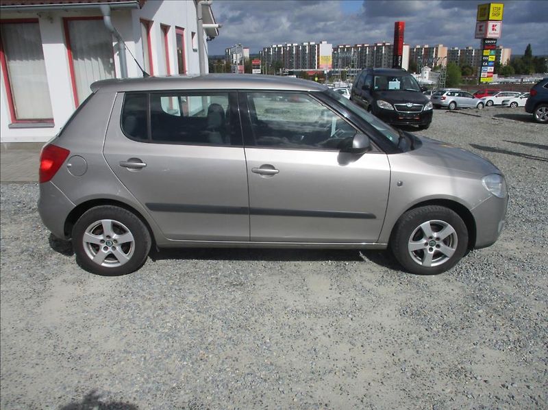 Škoda Fabia 1,4 i 16v, klima,servis,1.maj, - fotka 5 z 33