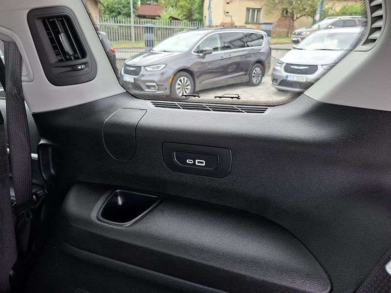 Jeep Grand Cherokee (2021) 3,6L V6 4x4 LIMITED, 6 míst - fotka 27 z 46