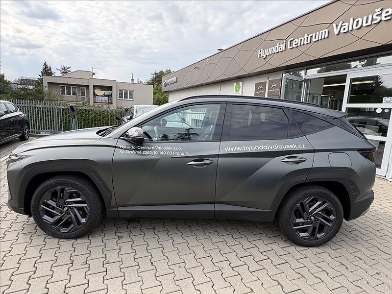 Hyundai Tucson 1,6 T-GDi 4x2 DCT  20 Years - fotka 2 z 17