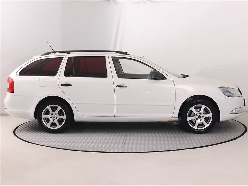 Škoda Octavia (2012) 1.6 TDI, Tempomat - fotka 6 z 16