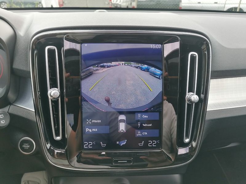 Volvo XC40 (2020) T3 Panorama,Kůže,Winter Paket - fotka 11 z 35