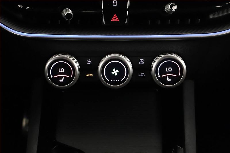 Škoda Superb (2025) 2.0 TSI, SPORTLINE, 4X4 - fotka 18 z 20