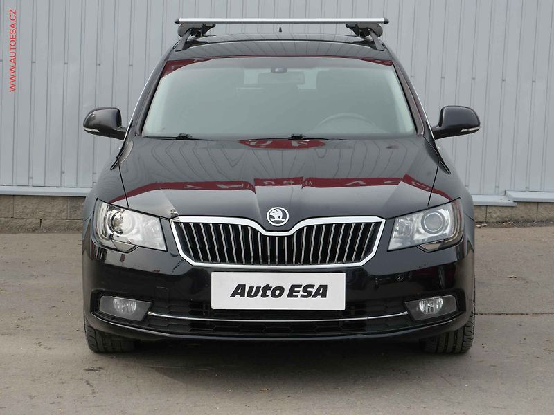 Škoda Superb (2014) 2.0 TDi, DSG, navi, xenon - fotka 2 z 21