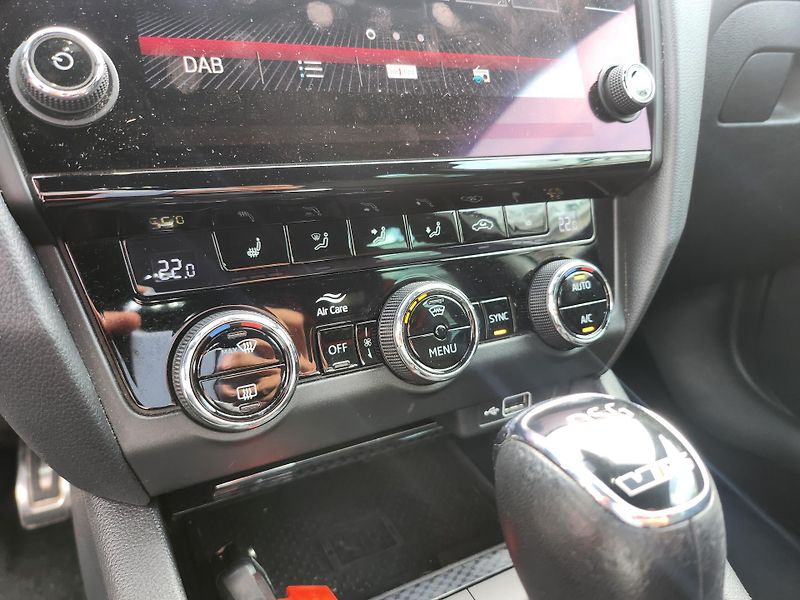 Škoda Octavia RS 2.0 TDI 135kw DSG 4X4 Combi - fotka 21 z 25