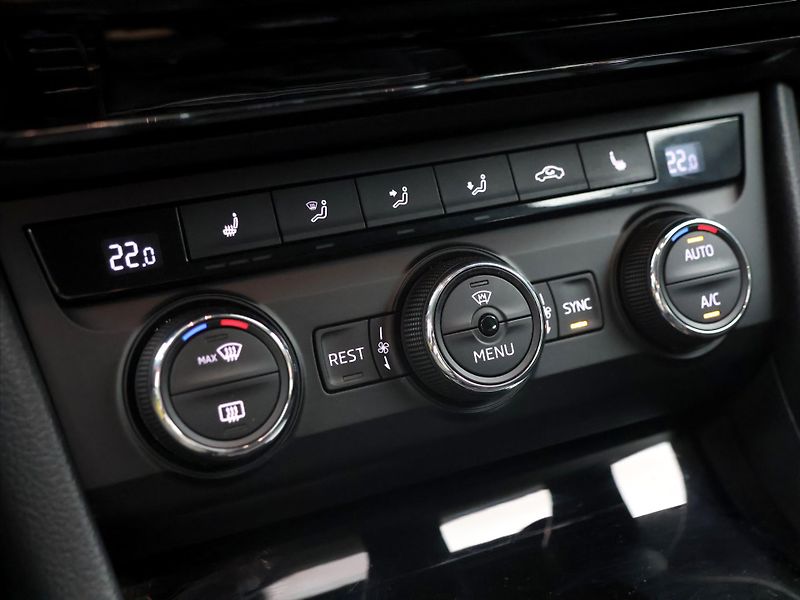 Škoda Superb 2.0 TDI 110kW Style Bi-Xenon - fotka 27 z 38