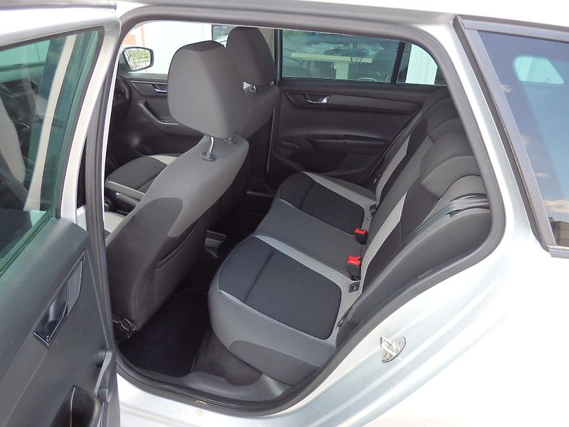 Škoda Fabia SCOUT 1.0 TSI KLIMA, 6x AIRBAG - fotka 7 z 18