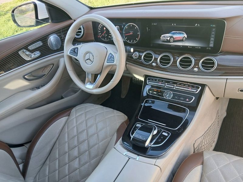 Mercedes-Benz Třídy E 350d All Terrain 190kW Designo - fotka 11 z 20
