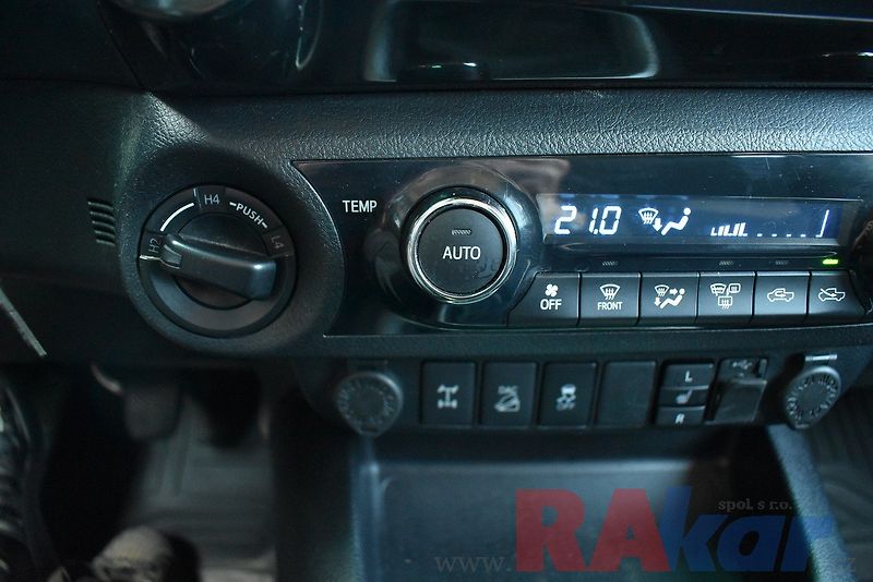 Toyota Hilux (2020) Active 2,4 D-4D  AWD - fotka 16 z 28