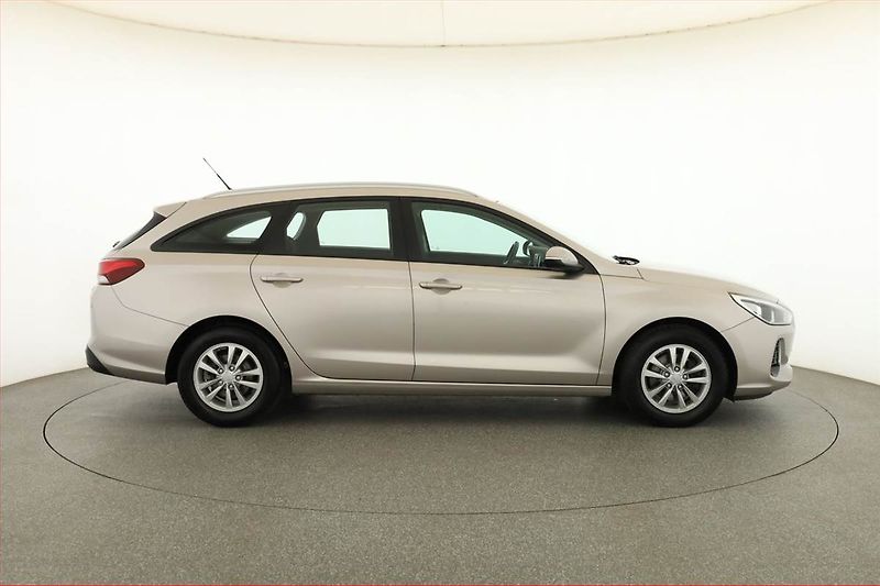 Hyundai i30 (2017) 1.6 CRDi, Serv.kniha, Tempomat - fotka 6 z 18