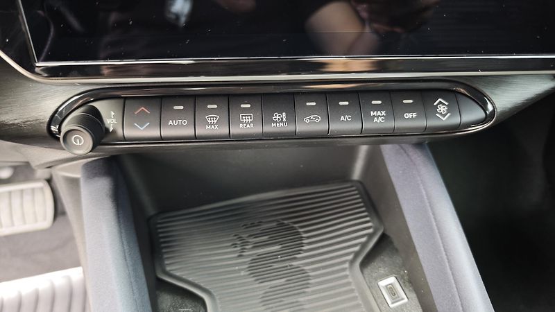 Alfa Romeo Junior (2026)  1,2 T 145 PS automat - fotka 28 z 38
