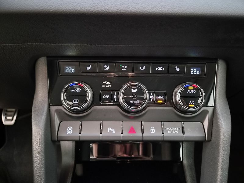 Škoda Karoq 1.5 TSI Top selection - fotka 19 z 27