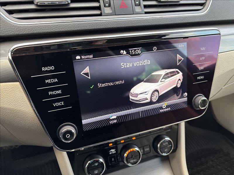 Škoda Superb 2,0 TDI 110kW Style AUT - fotka 32 z 40