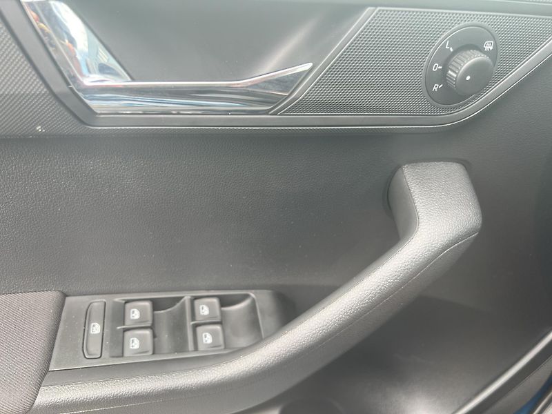 Škoda Fabia 1.0TSi 70kw KAMERA TEMPOMAT - fotka 12 z 43