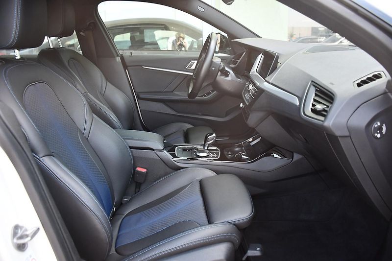 BMW Řada 2 218d M-SPORT 1M ČR - fotka 17 z 40