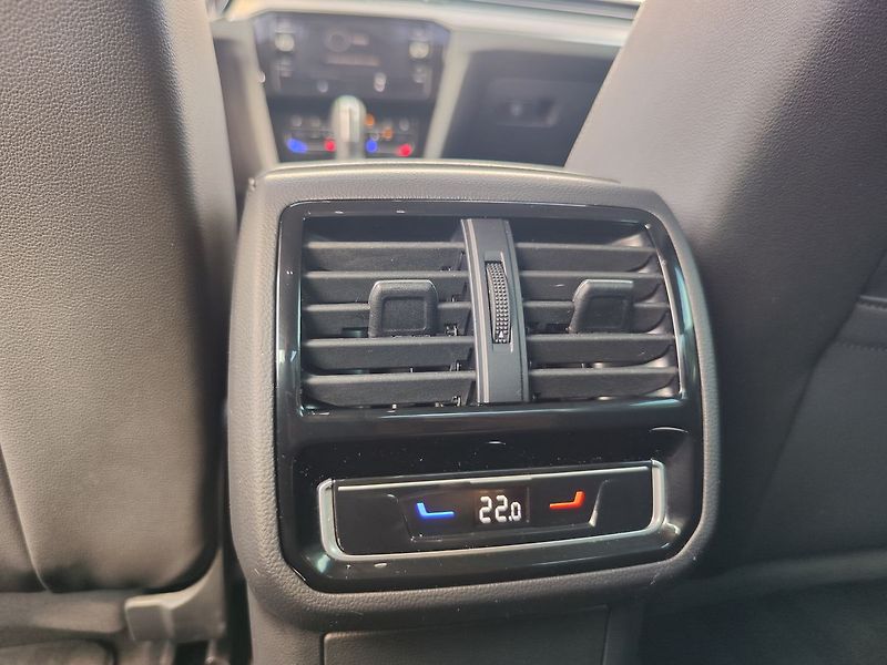 Volkswagen Passat 2.0 TDI/110kW Elegance DSG - fotka 16 z 37