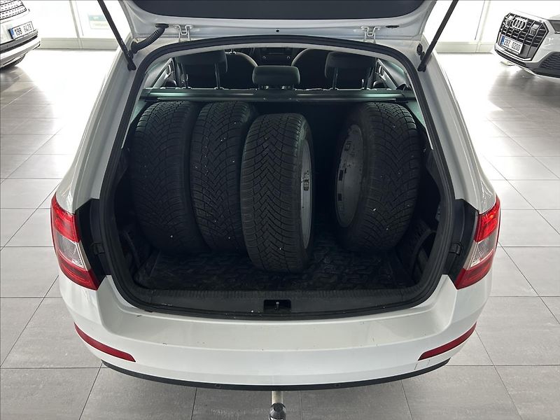 Škoda Octavia 1,6   TDI 77kW,TAŽNÉ,SERVISKA - fotka 21 z 23