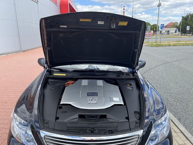 Lexus LS 600h 5.0 V8 Hybrid 1.Majitel ČR - fotka 32 z 38