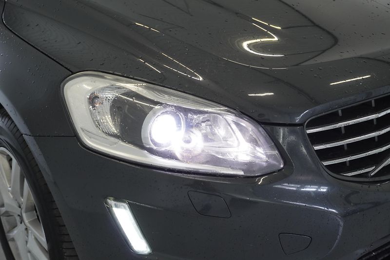 Volvo XC60 2,0 D4 AUTOMAT - fotka 10 z 32