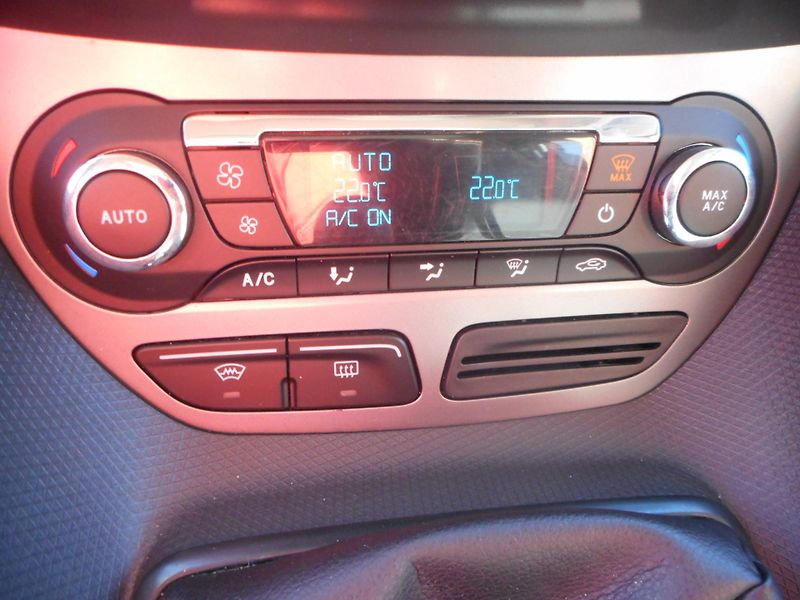 Ford Tourneo Connect (2015) GRAND - 7MÍST - L2 -DIGIKLIMA - fotka 18 z 25