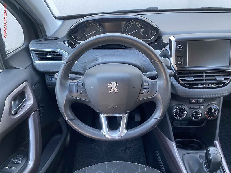 Peugeot 2008 (2015) 1.2 PT, Active, +kola - fotka 11 z 17