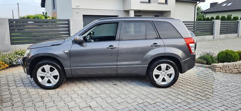 Suzuki Grand Vitara 2.0 benzin  Rezervace - fotka 40 z 43