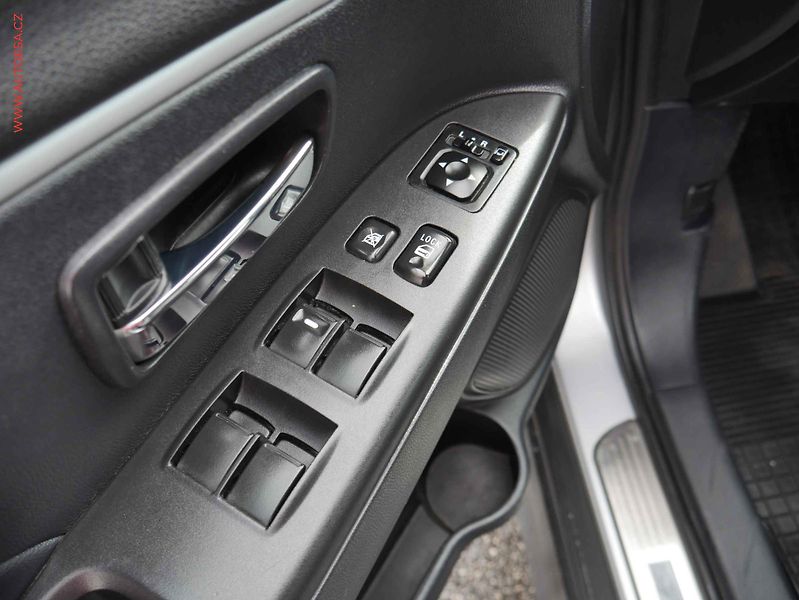 Mitsubishi ASX (2011) 1.8 DI-D, AC, park. kamera - fotka 11 z 26