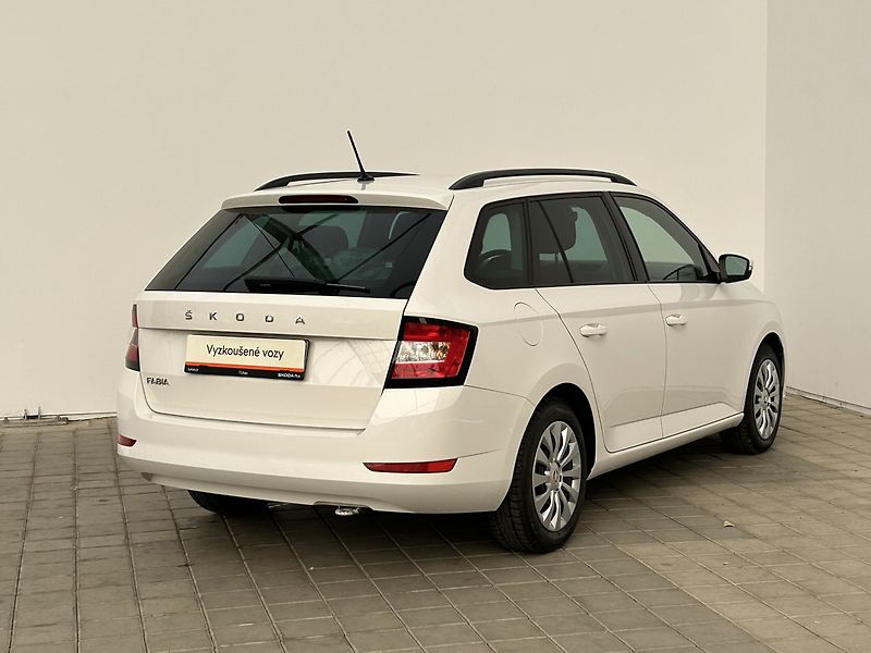 Škoda Fabia 1.0 TSI Active - fotka 2 z 25