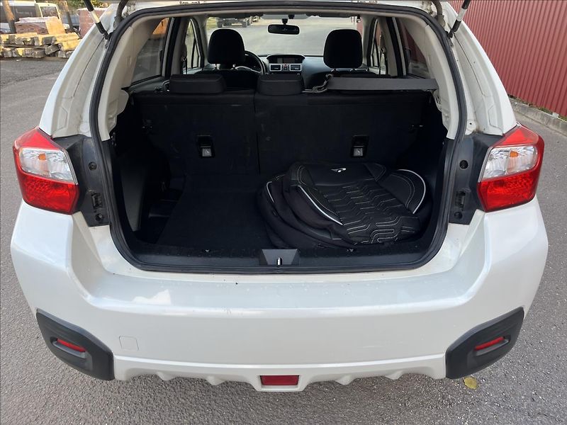 Subaru XV 2,0 D 4x4 108KW KAMERA SERVIS - fotka 37 z 44