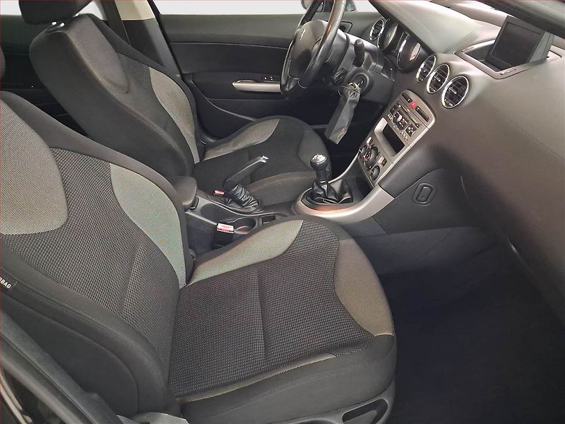 Peugeot 308 (2010) 1.6 HDi, po STK, Tažné - fotka 9 z 20