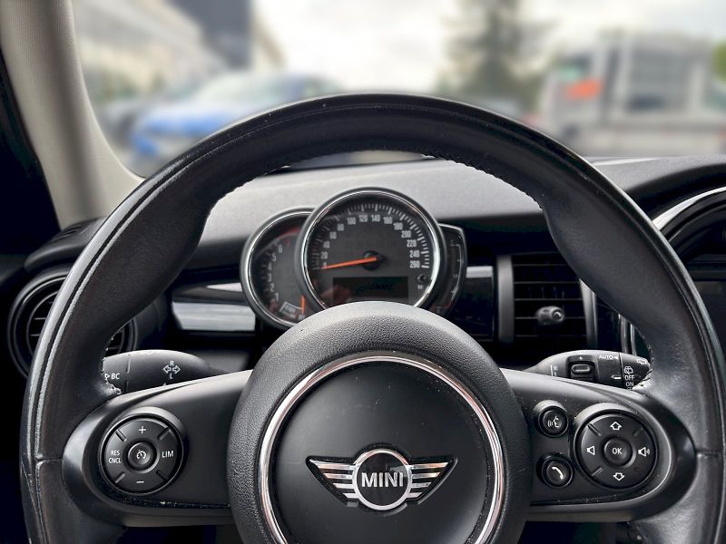 Mini Cooper (2018) S 141 kW 5 dveří - fotka 16 z 26
