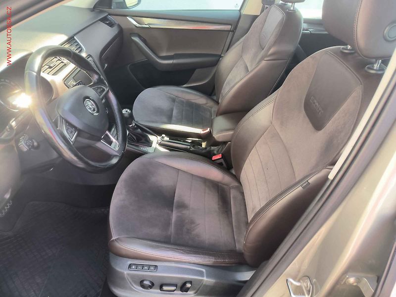 Škoda Octavia (2015) 2.0 TDi 4x4, ČR, DSG, TZ - fotka 9 z 23