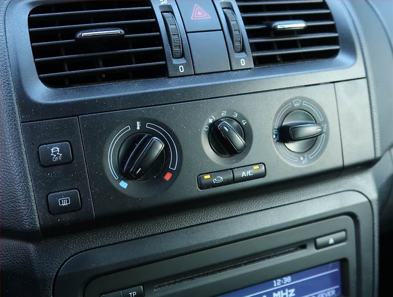 Škoda Roomster (2015) Comfort 1.4 16V, LPG, ČR,1.maj - fotka 16 z 18