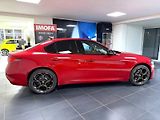 Alfa Romeo Giulia (2026) 2.0T 280k AT8 ZF Q4 4x4 Intens - náhled 3