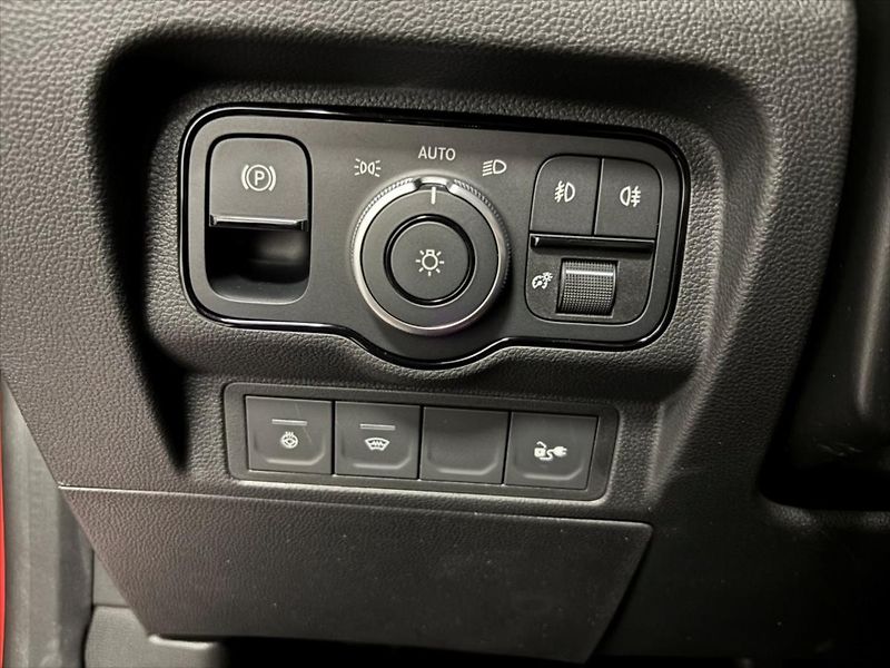 Mercedes-Benz Třídy T (2025) 0,0 EQT 200 S - fotka 8 z 10