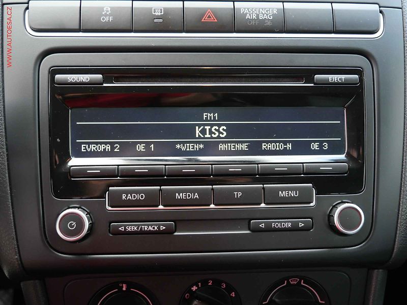 Volkswagen Polo (2013) 1.2i, servis.kniha, AC - fotka 13 z 14