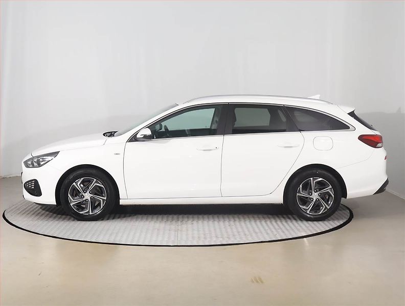 Hyundai i30 (2022) Family 1.5 T-GDI MHEV - fotka 3 z 15