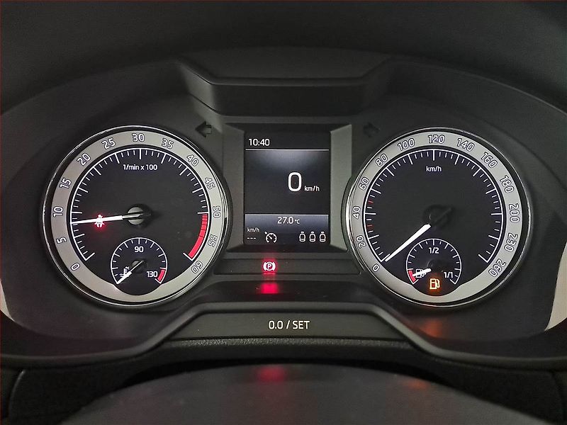 Škoda Octavia (2020) 1.6 TDI, Tempomat - fotka 11 z 20