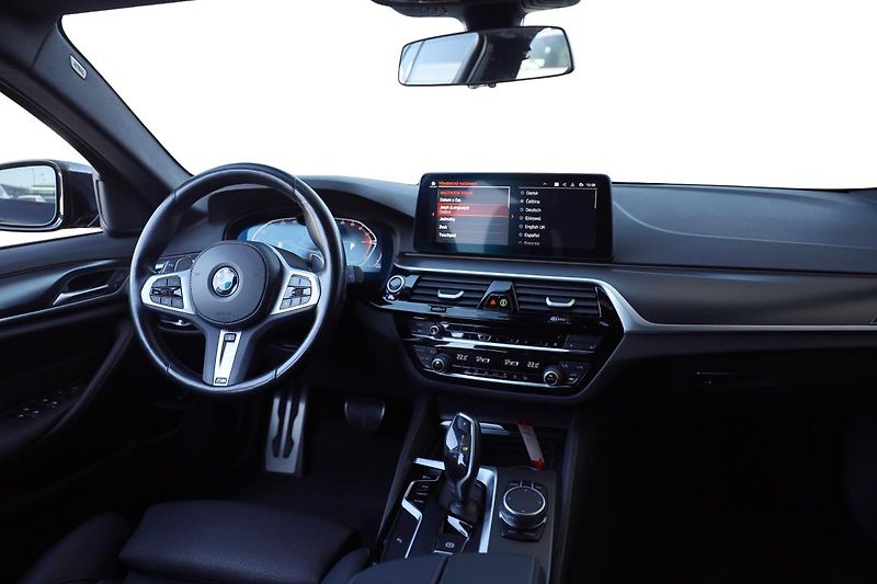 BMW Řada 5 530d xDrive Touring - fotka 12 z 14
