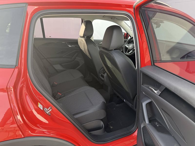 Volkswagen Tiguan (2025) People 7DSG mHEV 1,5eTSI - fotka 24 z 24