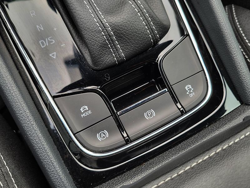 Škoda Karoq 1.5 TSI 110kW DSG SPORTLINE - fotka 27 z 48