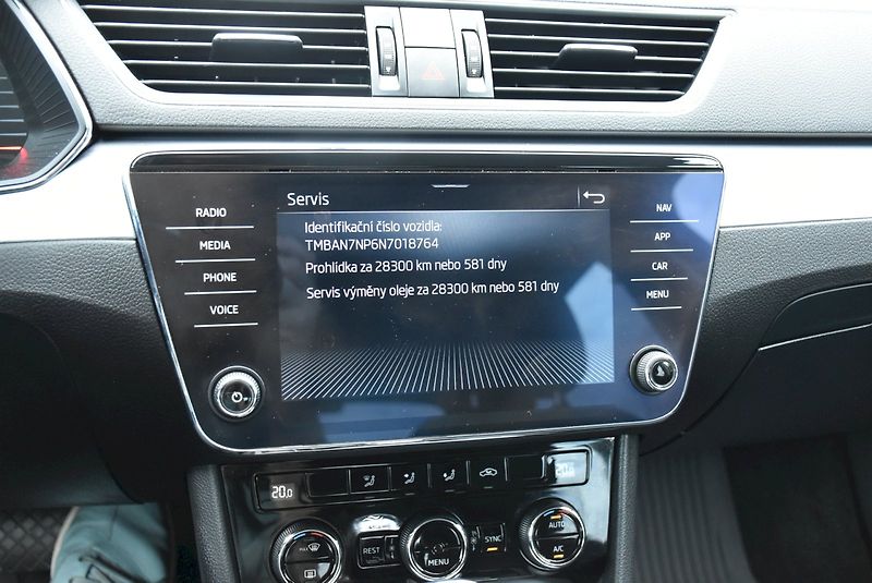 Škoda Superb (2022) Ambition 1.5 TSI 110kW DSG - fotka 21 z 30