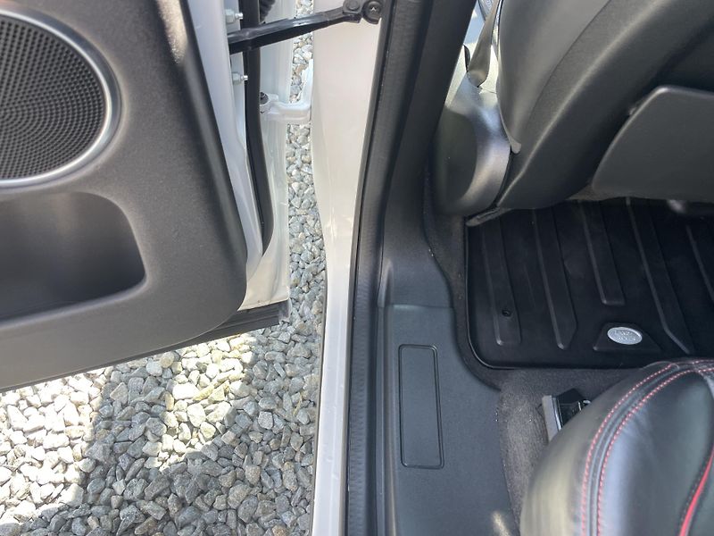 Land Rover Discovery Sport 2.0TDi 180PS 4x4 R-DYNAMIC TOP - fotka 111 z 180