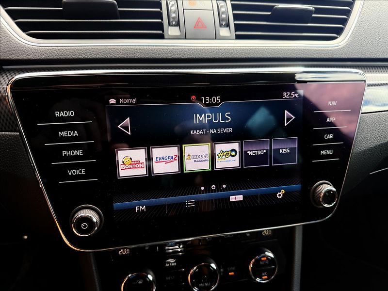 Škoda Superb 2,0 TDi 4x4 DSG SportLine - fotka 15 z 34