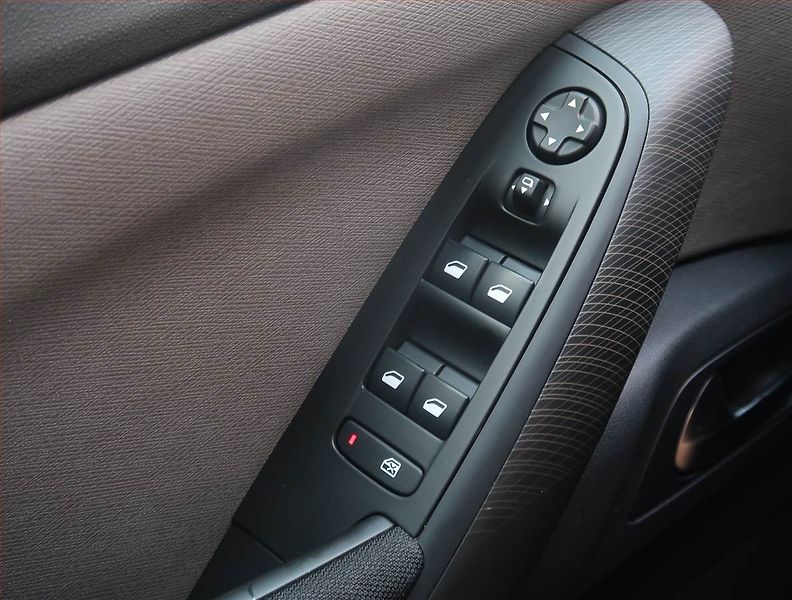 Citroën C4 Picasso (2015) 1.6 HDi, 7 míst, Serv.kniha - fotka 21 z 28