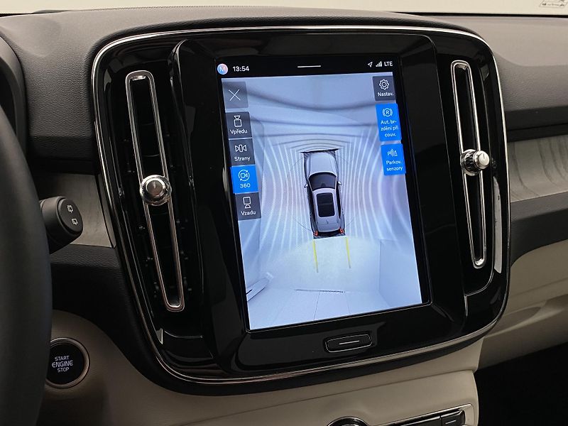 Volvo XC40 B4 DARK ULTRA AUT CZ - fotka 58 z 59