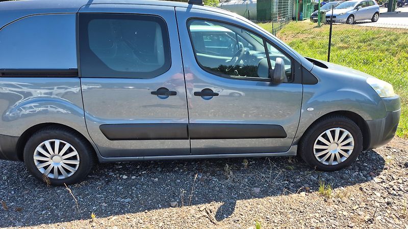 Peugeot Partner (2009) 1.6Hdi 3místa - fotka 24 z 24
