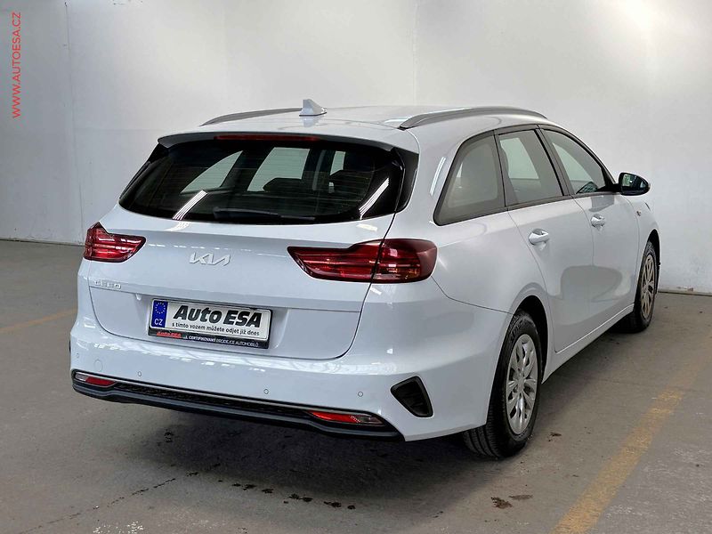 Kia Ceed (2022) 1.5 T-GDI, ČR, STK7/28 - fotka 4 z 15